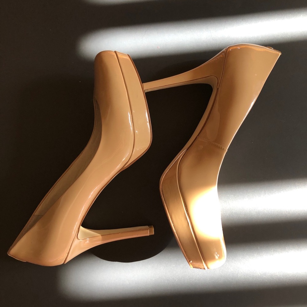 👠 Michael Kors Tan Heels